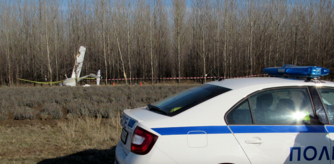 Малък самолет падна край русенското село Бъзън