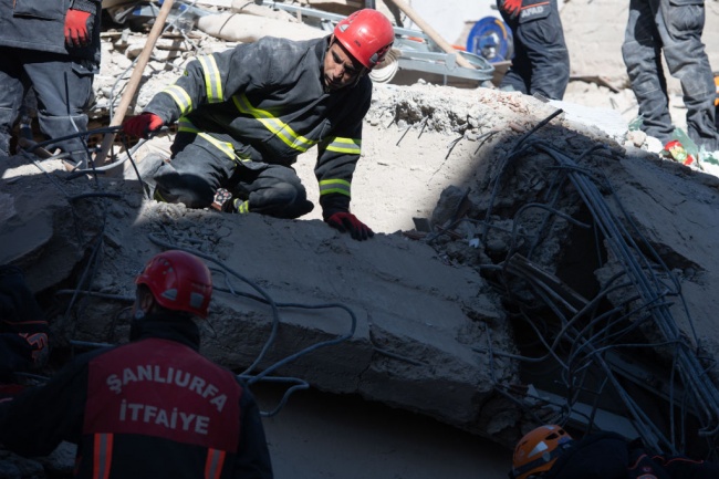 Мощно земетресение остави район в Турция в руини