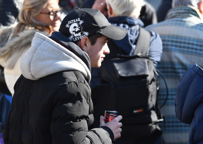 Фенове на ''Левски'' се събраха пред парламента