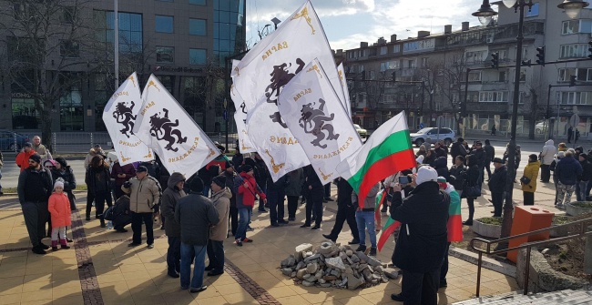 100-тина души събра протестът на ''Възраждане''във Варна