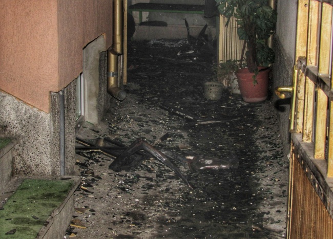 Газова бутилка избухна в къща и предизвика пожар в Русе 