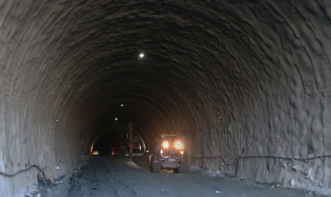 Първите 400 м от тунел Железница на АМ Струма са прокопани 