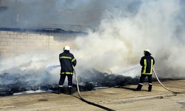 Голям пожар на ул. Девня във Варна