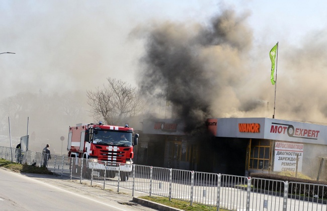 Голям пожар на ул. Девня във Варна