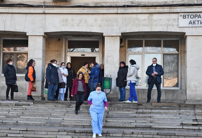 Масови оставки във Втора градска болница, Фандъкова провери ситуацията