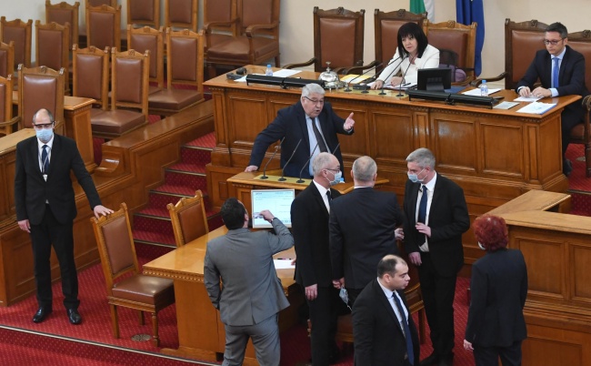 Депутатите гласуваха ветото 