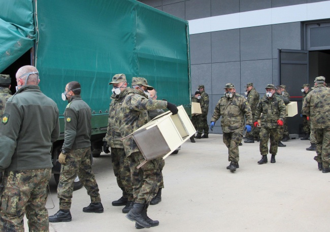 Военните изградиха за три часа полева болница с 300 легла в Русе
