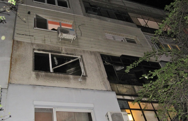 Пожар остави без покрив семейство с четири деца в Русе