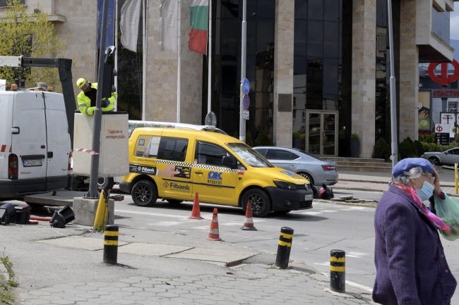 Подмениха падналия светофар на ''Г.М. Димитров''в столицата