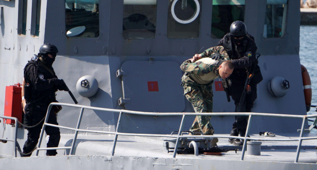 ВМС демонстрираха умения пред Морска гара Варна