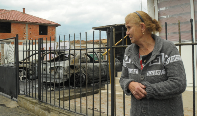 Опожариха два автомобила в град Камено