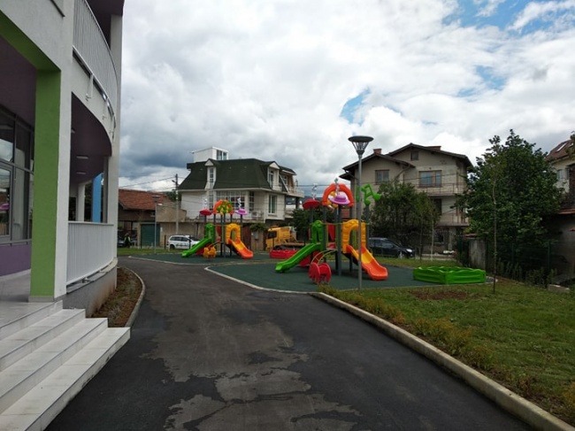 Йорданка Фандъкова инспектира строежа на нова детска градина в Нови Искър