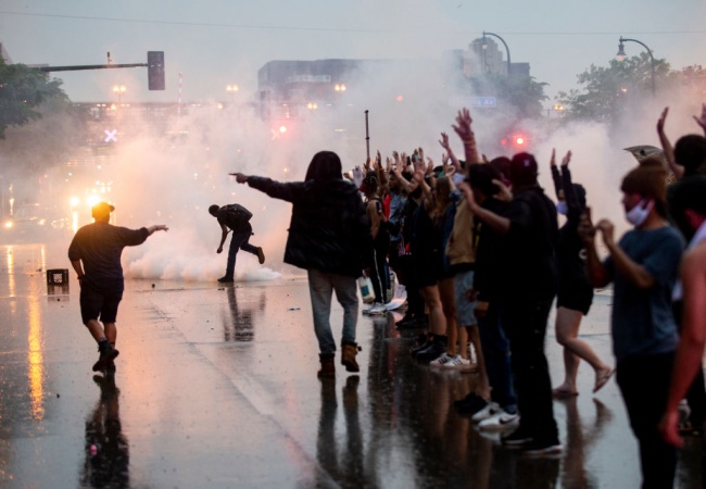 Протести в Минеаполис заради полицейско убийство с расови мотиви