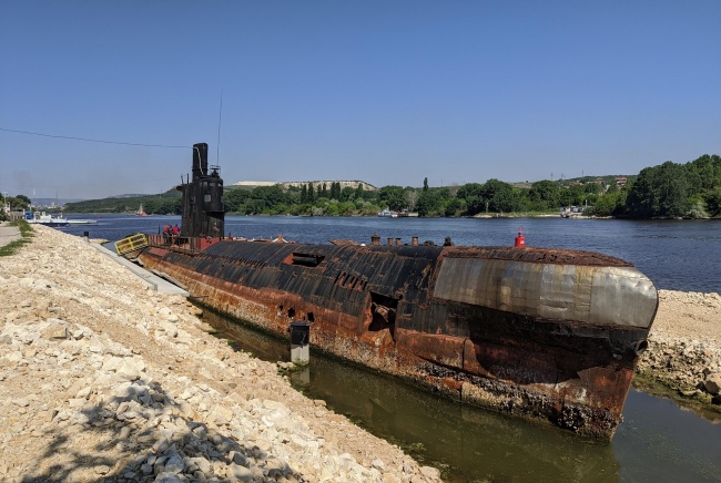 Усилено реставрират последната останала българска подводница