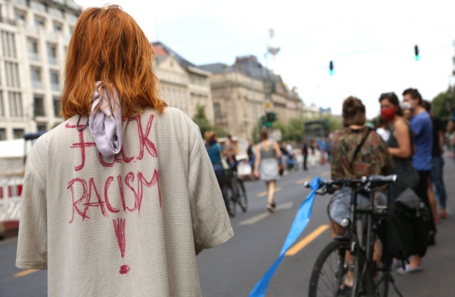 Хиляди на демонстрация против расизма в Берлин