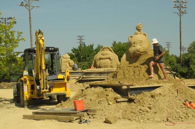 Фестивал на пясъчните скулптури започва в Бургас