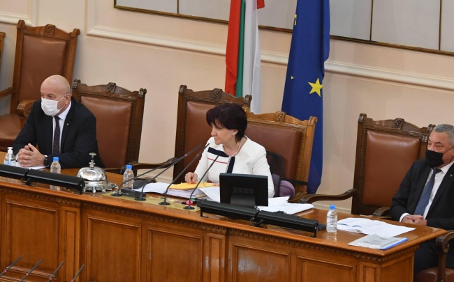 Парламентът гласува рокадите в кабинета „Борисов 3”