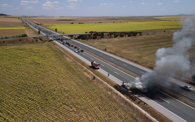 Кола пламна на магистрала ''Тракия''
