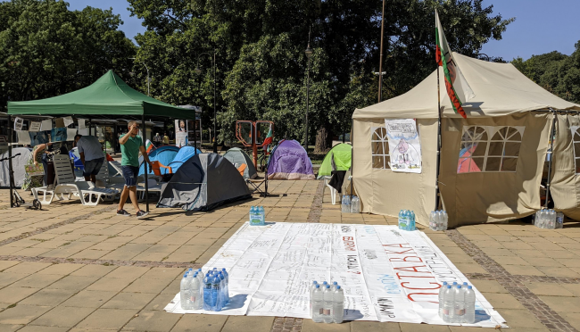 И палатковият лагер във Варна е преместен