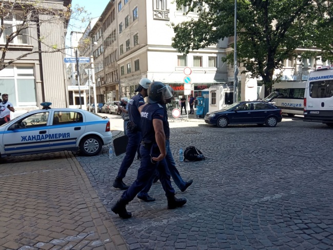 Сблъсъци, арести и провокации на протеста в столицата
