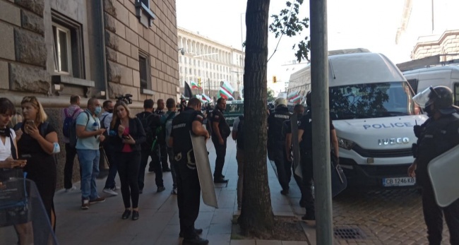Сблъсъци, арести и провокации на протеста в столицата