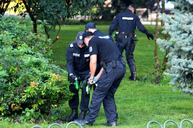 Полицията направи пълна оборка на градинките около Партийния дом