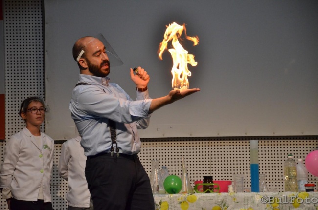 Софийският фестивал на науката стартира с химични експерименти