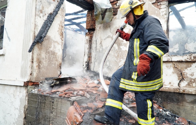 Пожар избухна в неизползваема къща в хасковското село Николово