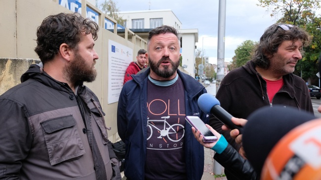 Съдят протестиращи в Благоевград за хвърляне на яйца по обществени сгради