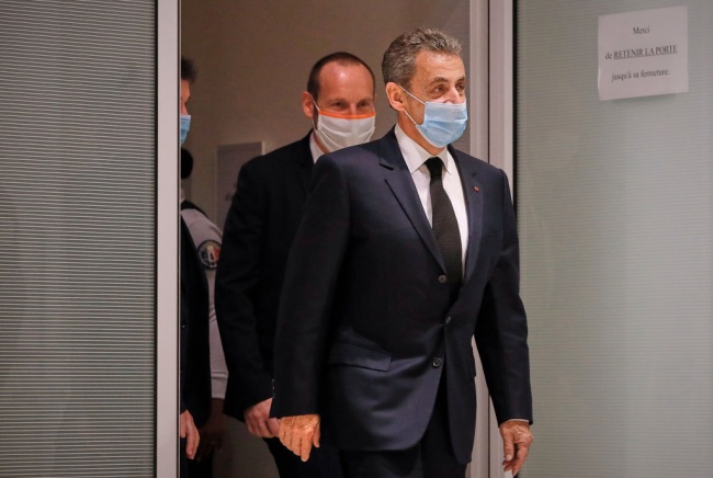Съдят бившия френски президент Никола Саркози за корупция