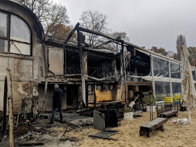 Известно плажно заведение изгоря във Варна
