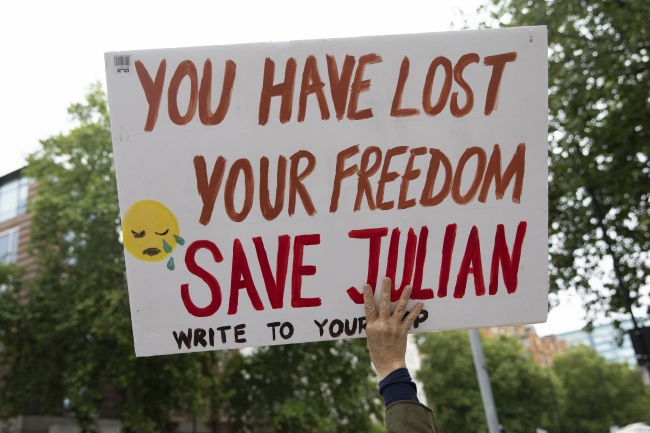 Съд не позволи екстрадирането на Джулиан Асанж в САЩ