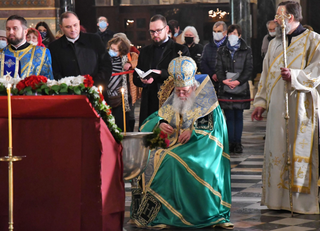 Патриарх Неофит отслужи Света литургия в столичния храм "Св. Александър Невски"