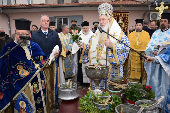 Кметът д-р Грудев награди ''спасителя'' на богоявленския кръст в Асеновград