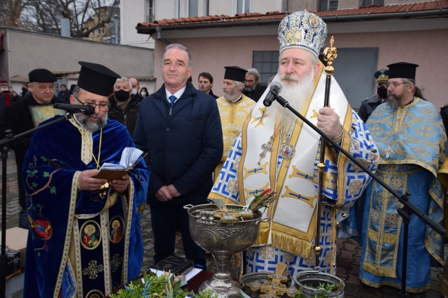 Кметът д-р Грудев награди ''спасителя'' на богоявленския кръст в Асеновград