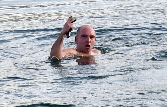 Вячеслав Борисов хвана за четвърти път кръста на езерото в столичния квартал "Дружба" 