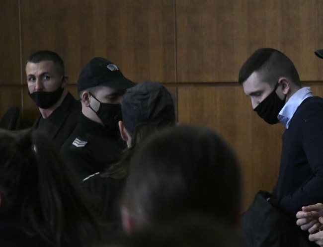 Гледат мярката на обвинения за убийството на Милен Цветков 