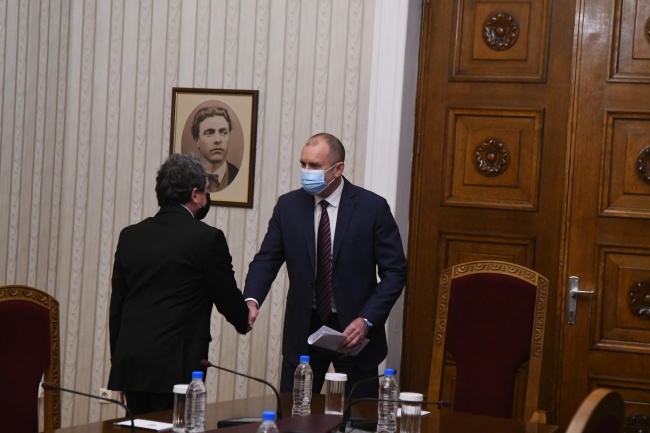 Румен Радев се срещна с представители на ПП 
