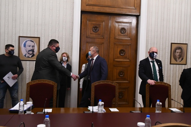 Румен Радев се срещна с представители на Демократична България