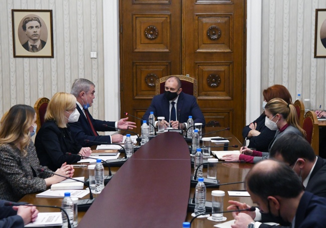  Президентът Радев се срещна с представители на партия АБВ