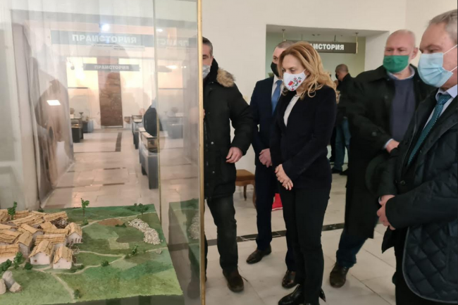 Министър Николова посети Търговище