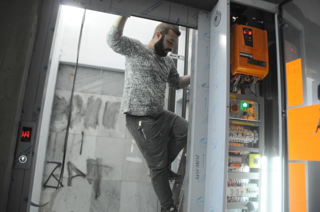 Монтират нови асансьори на 4 подлеза в Бургас