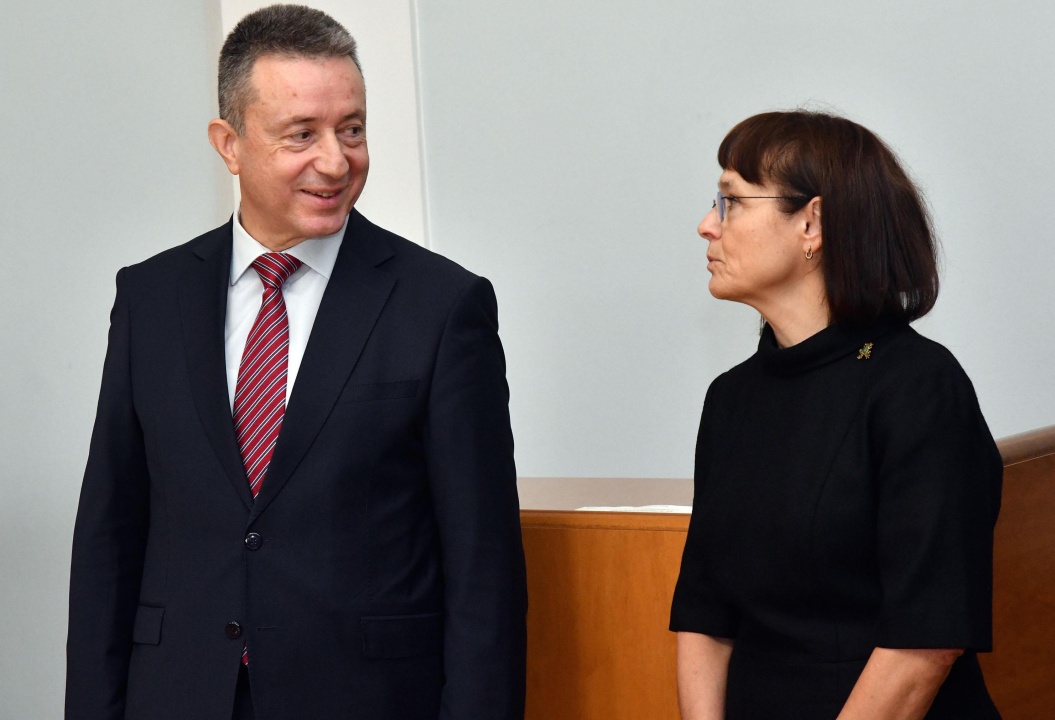 Новите конституционни съдии Соня Янкулова и Янаки Стоилов положиха клетва