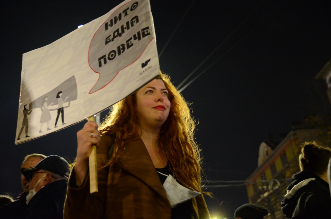 Насилие и арести на националния протест срещу насилието над жени в София