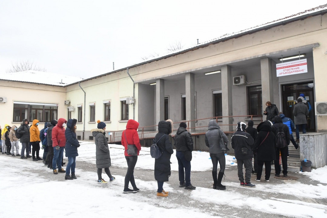 Десетки се oтзоваха на призива за даряване на кръв за 17-годишното момиче, блъснато от автобус в София
