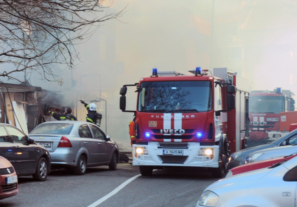 Запали се къща в Бургас, има пострадали