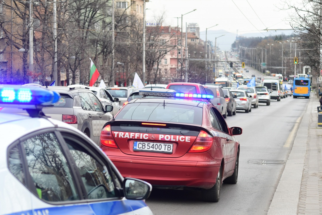 Протестно автошествие в центъра на София срещу цените на горивата