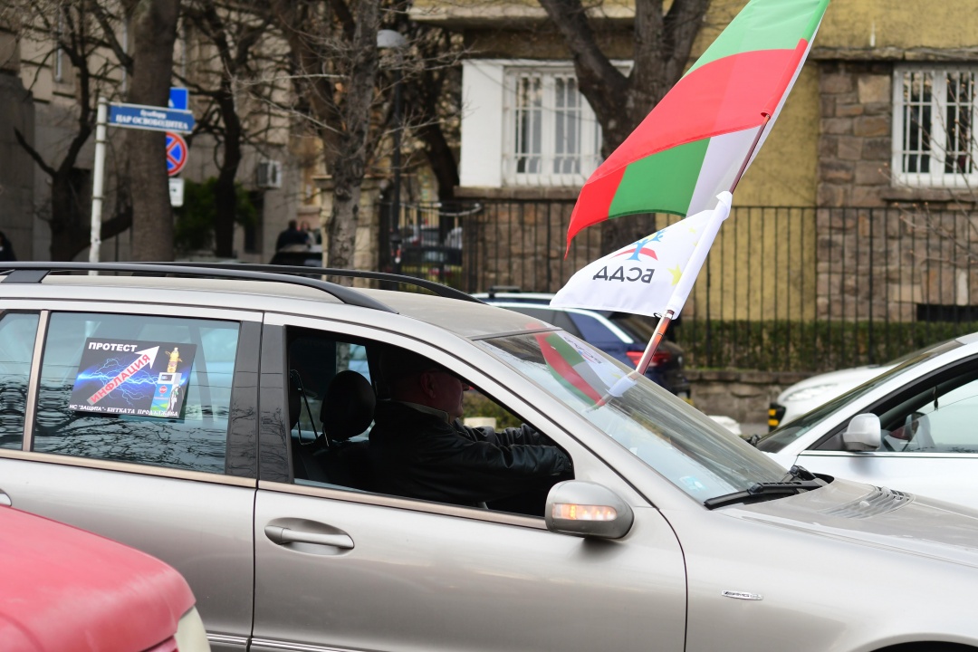 Протестно автошествие в центъра на София срещу цените на горивата