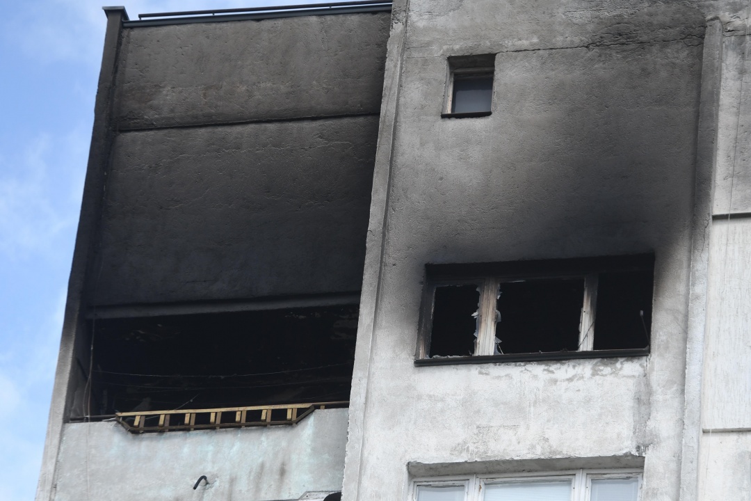 Пожар горя в апартамент на 13-ия етаж в жк