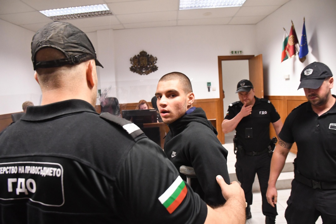 Задържане под стража за агресивния 18-годишен прокурорски син от Перник